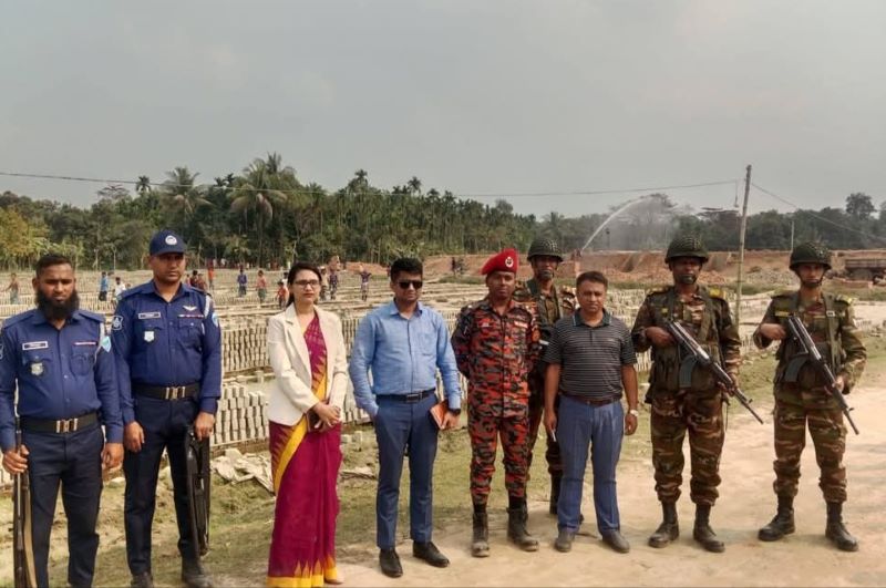 লক্ষ্মীপুরে গুঁড়িয়ে দেয়া হল দুটি অবৈধ ইটভাটা, তিন লাখ টাকা জরিমানা